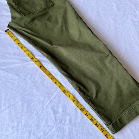 Closed cropped premium cotton blend cargo style pants - Picture 6 of 12